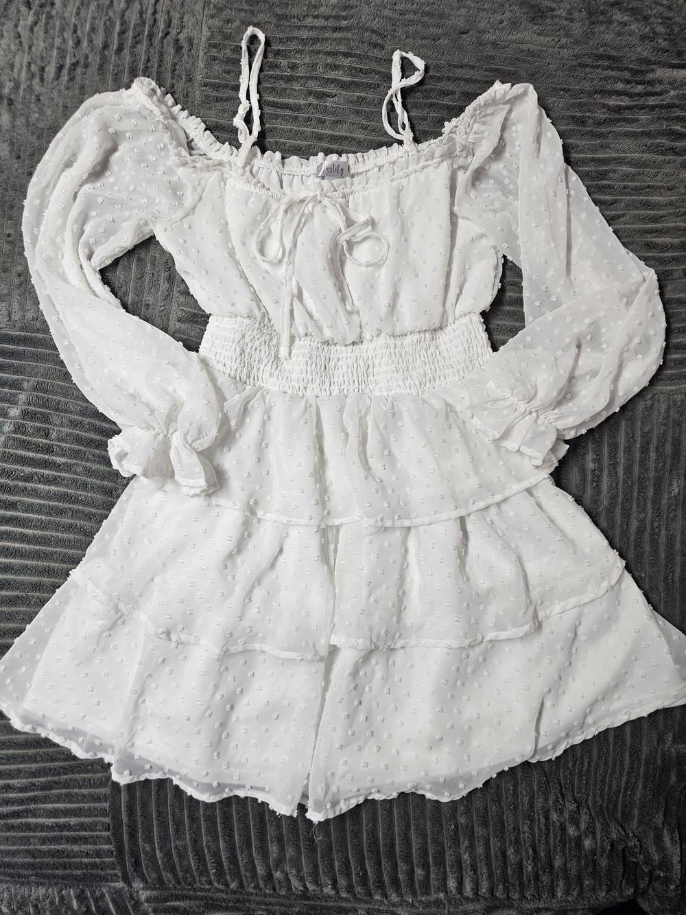 Justify White Off-Shoulder Ruffle Short Dress